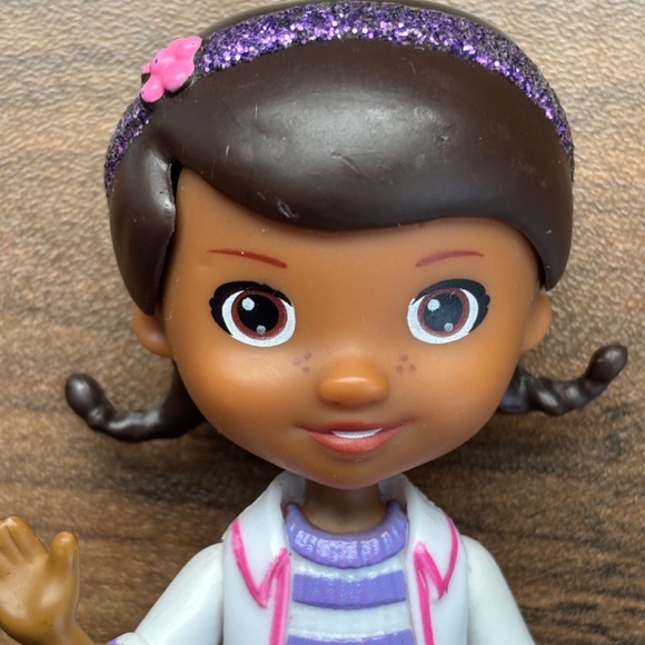 * 2 Disney Jr. Action Figure DOC MCSTUFFINS Just Play 3.5" Doll Toys Cake Topper - Picture 10 of 12